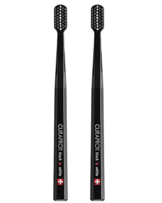 Curaprox White is Black Toothbrushes (Dos cepillos)